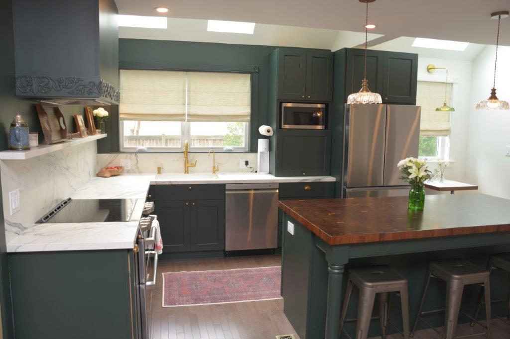 335100-MAPLE/CUSTOM/CASCADE - Brighton Cabinetry